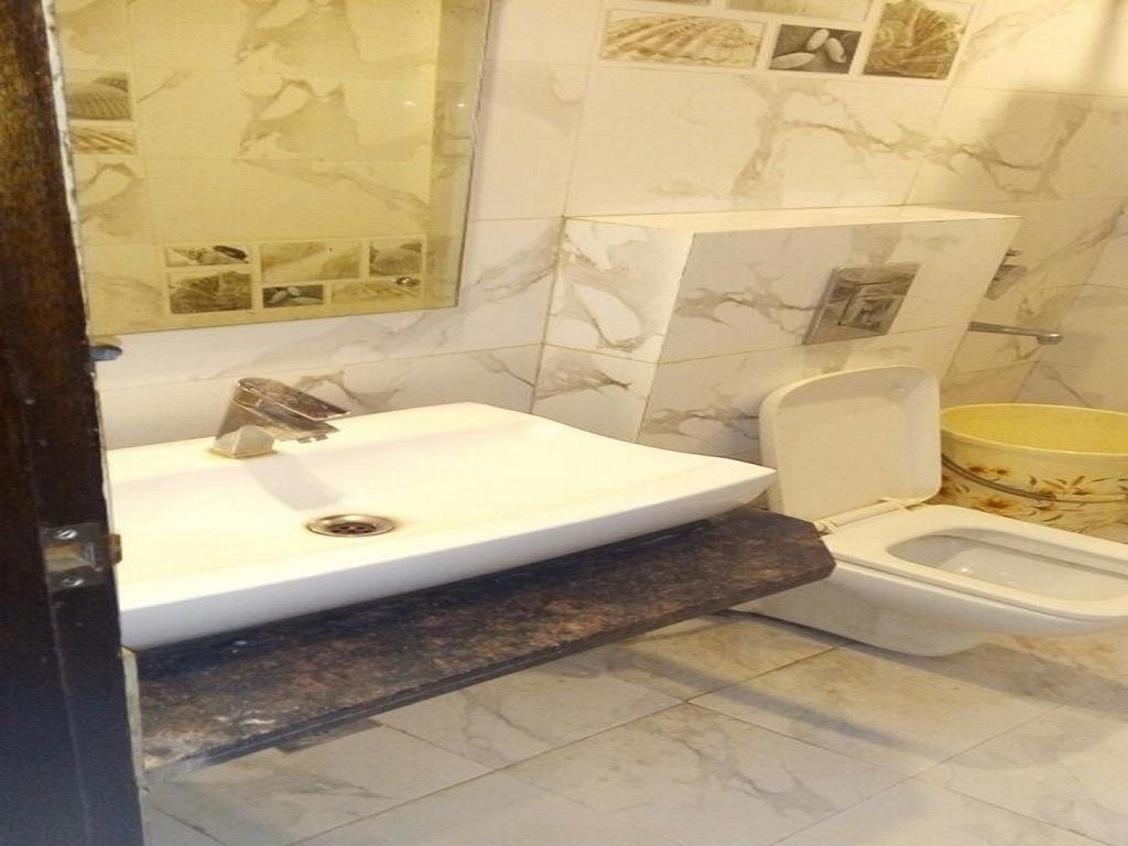 Hotel Parth Palace Új-Delhi Kültér fotó